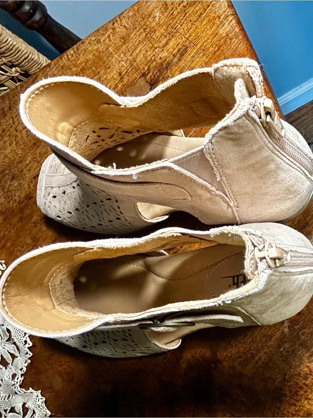 Women’s Beige Leather Buckle Zip Ankle Fashion Boots Size 11 by Earth - Picture 11 of 11